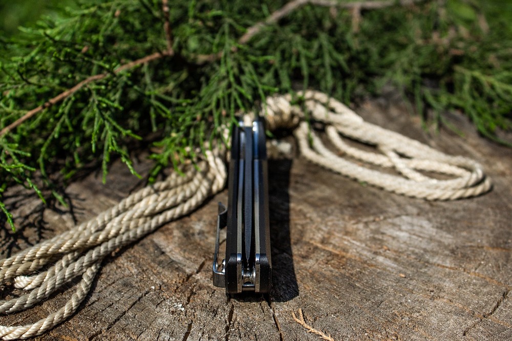 Ніж складаний туристичний Ruike Hussar P121-B, (9.2 см) 14C28N / G10 чорний