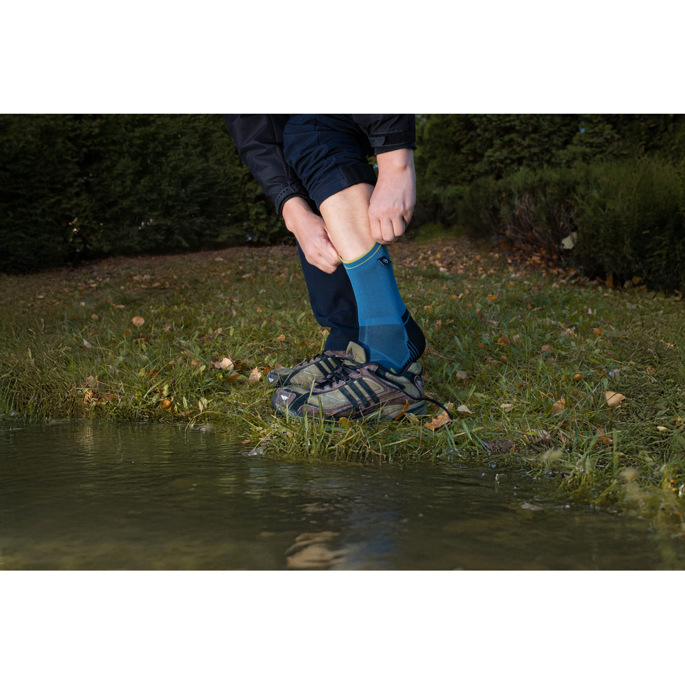 Шкарпетки водонепроникні Dexshell Running Lite 2.0 Socks, темно-блакитні, розмір L (43-46)