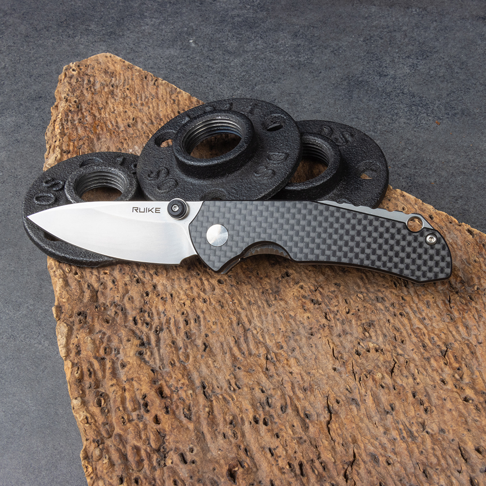 Ніж складаний кишеньковий Ruike P671-CB, (7 см) 14C28N / G10&carbon fiber чорний